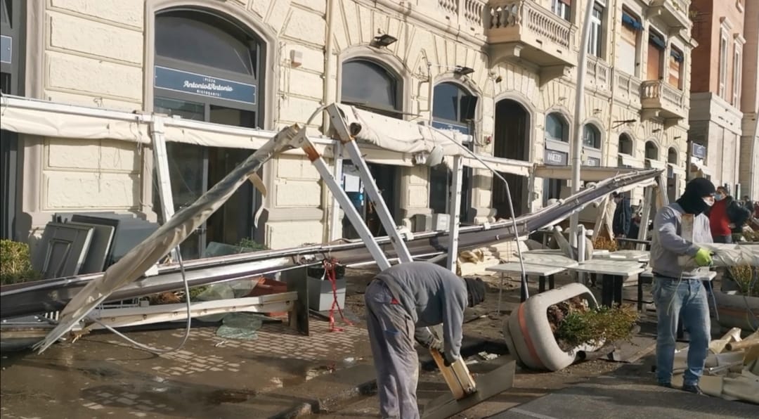 Danni Napoli nubifragio lungomare
