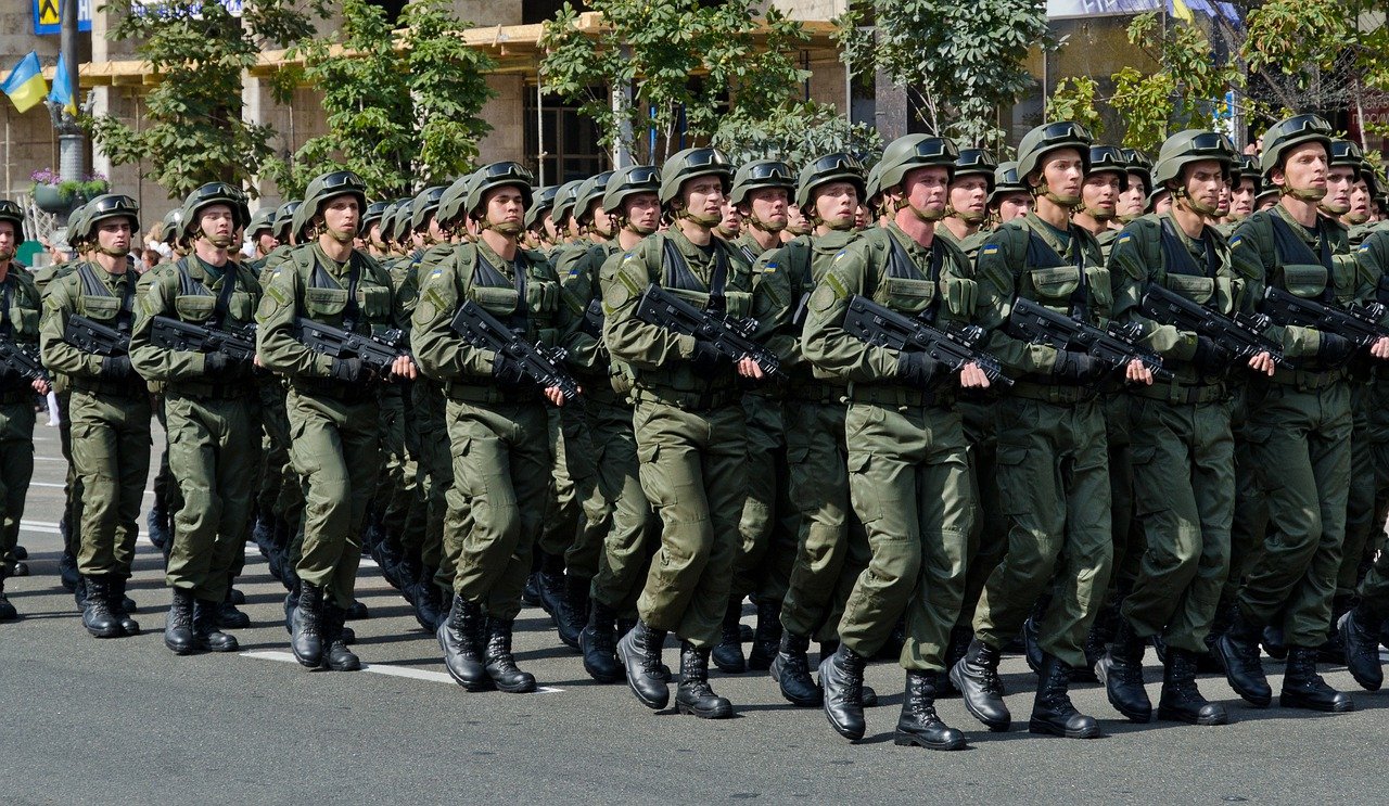 marching g3193a9c33 1280 | F-Mag Primi effetti conflitto Ucraina-Russia: schizzano i prezzi di cereali ed energia, aumenta inflazione