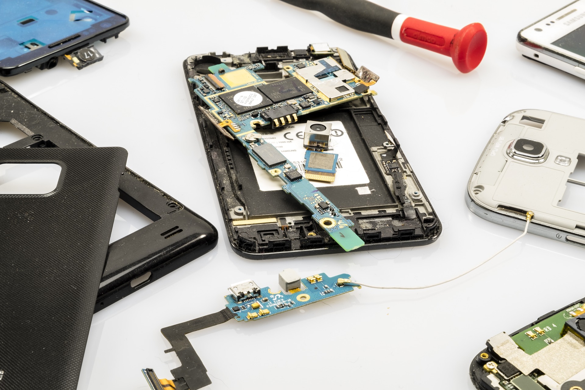 smartphone rotto diritto alla riparazione