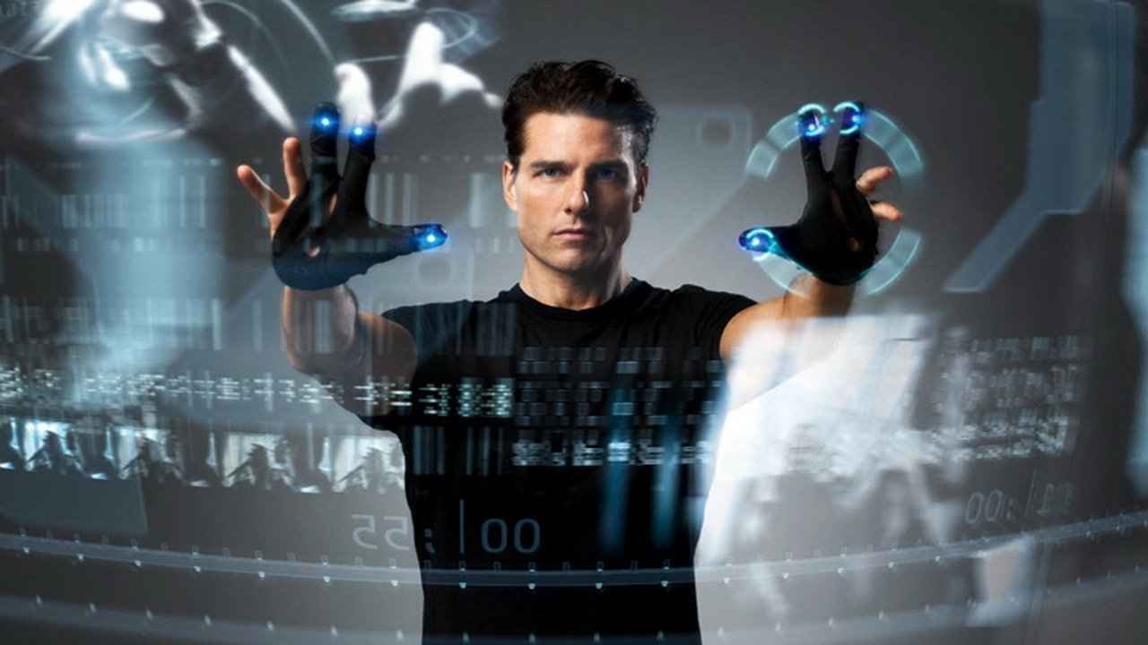Tom Cruise nell'iconica locandina di "Minority Report", film ambientato in un futuro distopico in cui è possibile predire i reati prima che accadano