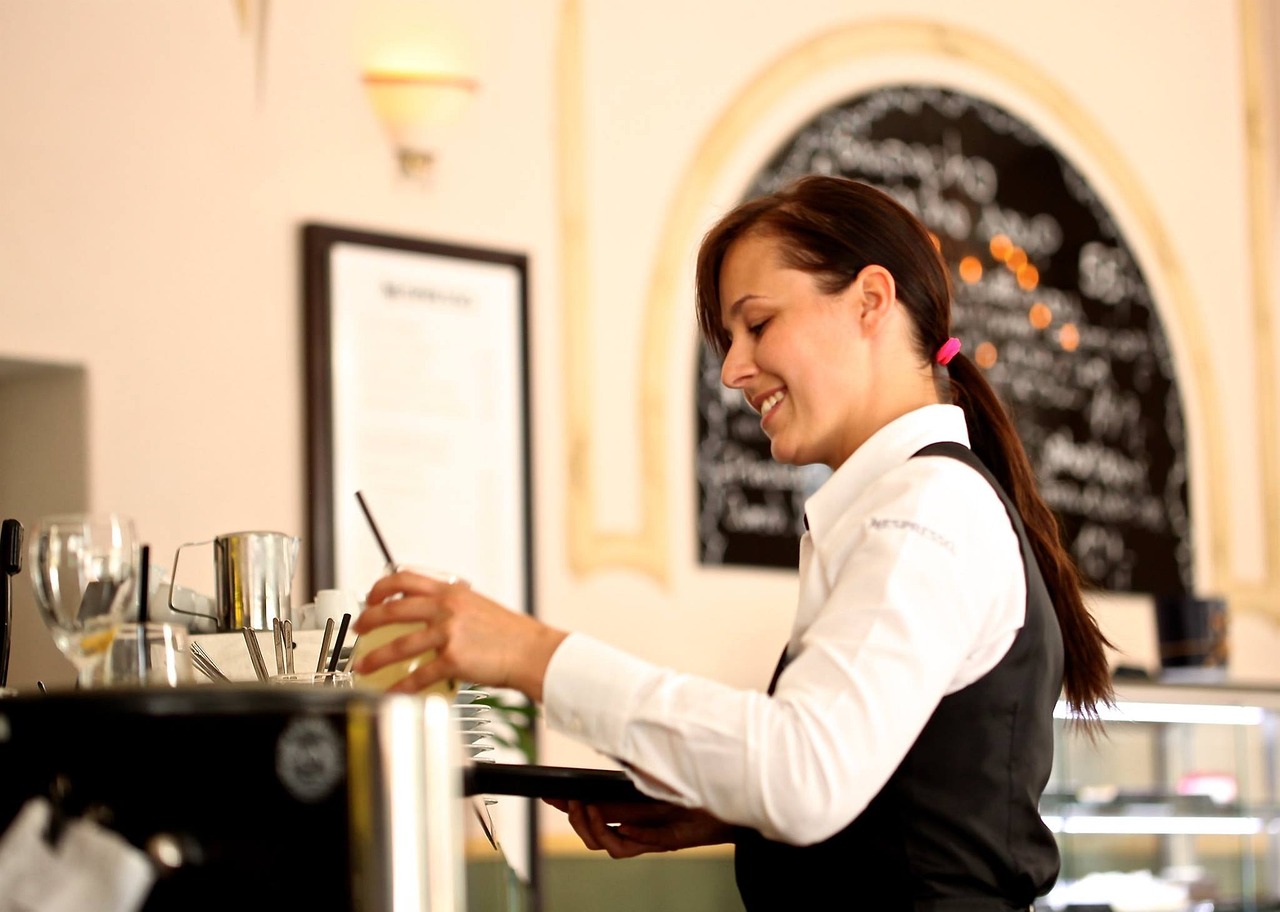 waitress g7a3785a4b 1280 | F-Mag Contributi bar, ristoranti, catering, eventi: c'è ancora tempo fino al 6 dicembre