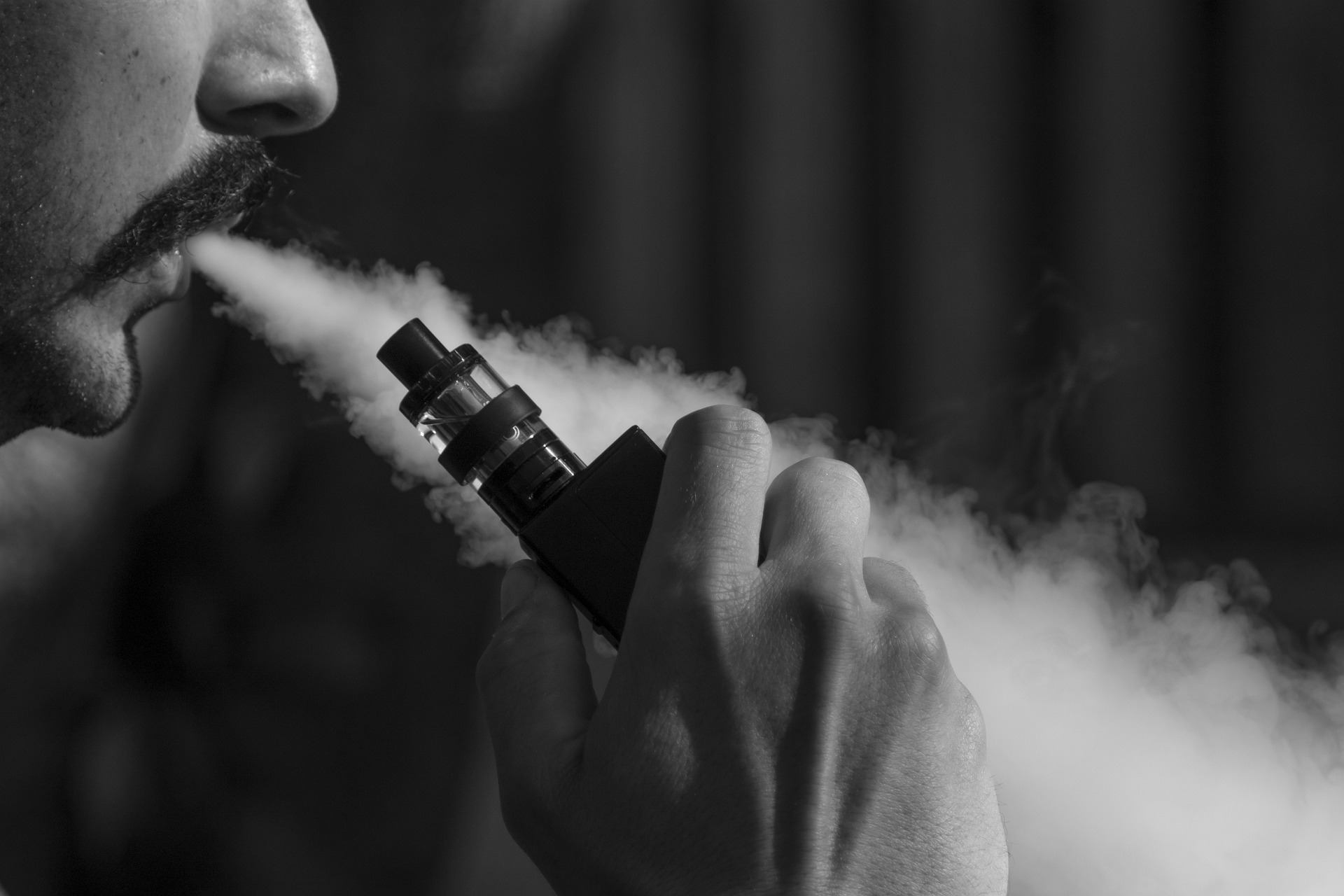 divieto di fumo in italia si va verso la legge anche per sigarette elettroniche