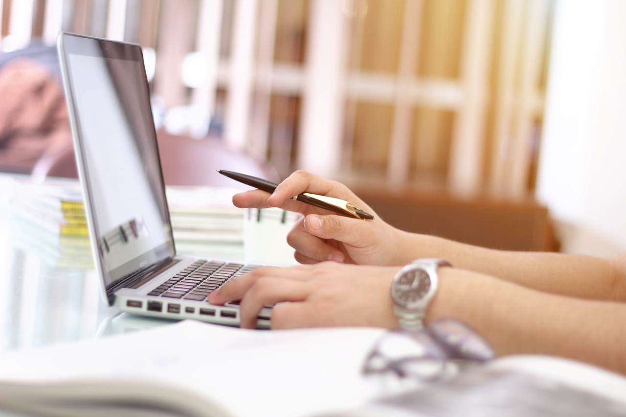 laptop g9e20efb5d 1280 | F-Mag Quanto conta il tirocinio per colmare il gap fra domanda e offerta di lavoro?