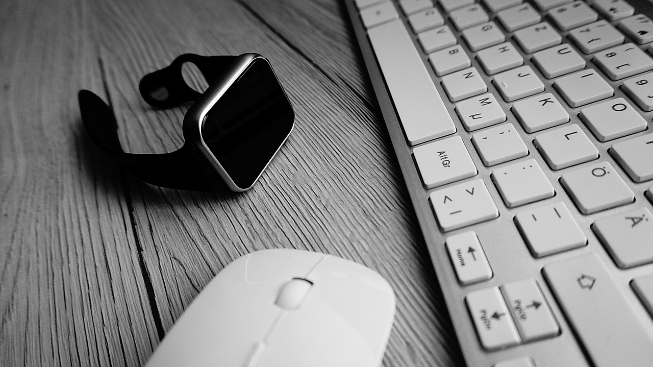 smartwatch 1783180 1280 | F-Mag Smartwatch e IA contro le cattive posture sul lavoro: la ricerca