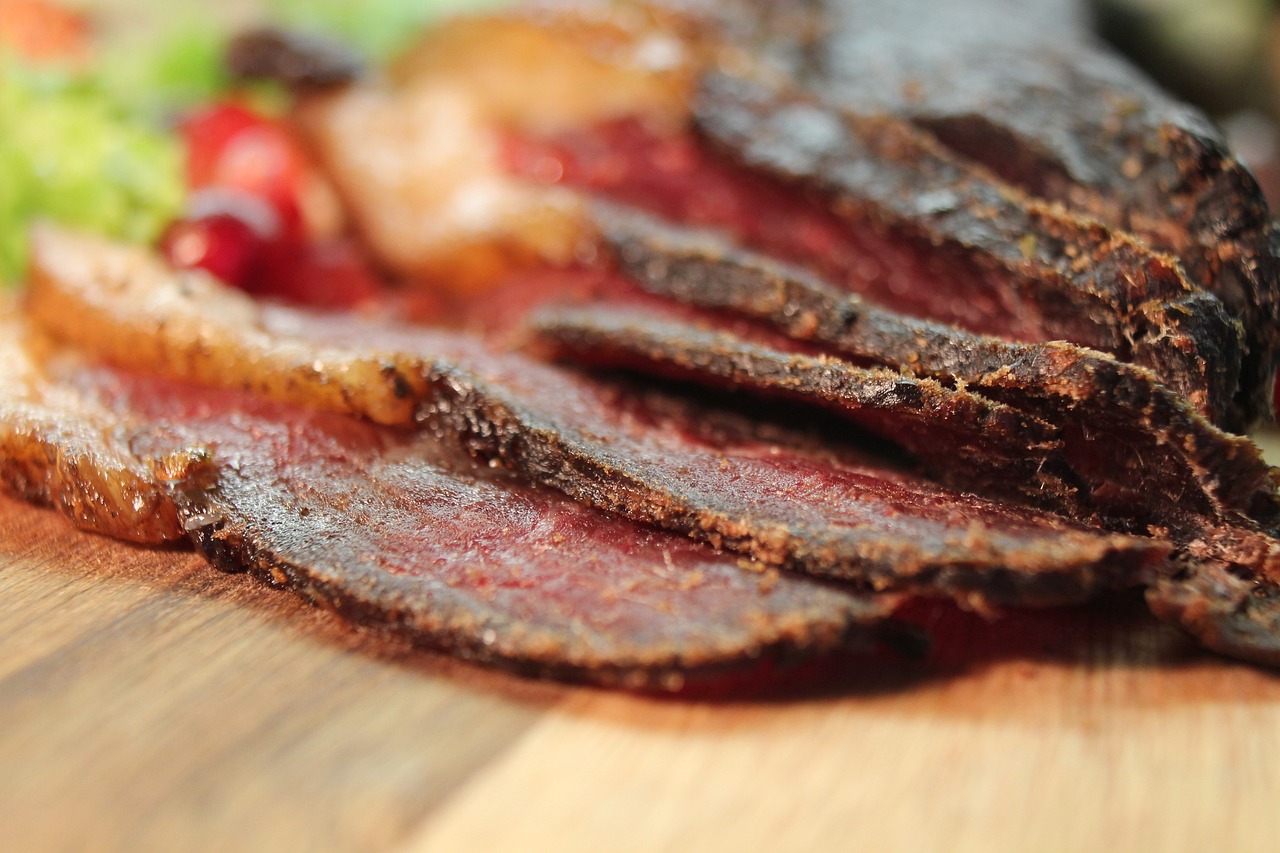 food 2794787 1280 | F-Mag Il biltong di struzzo? Il futuro del cibo proteico, anche in Italia: la sfida di Marcella Manghi, CEO di Qina