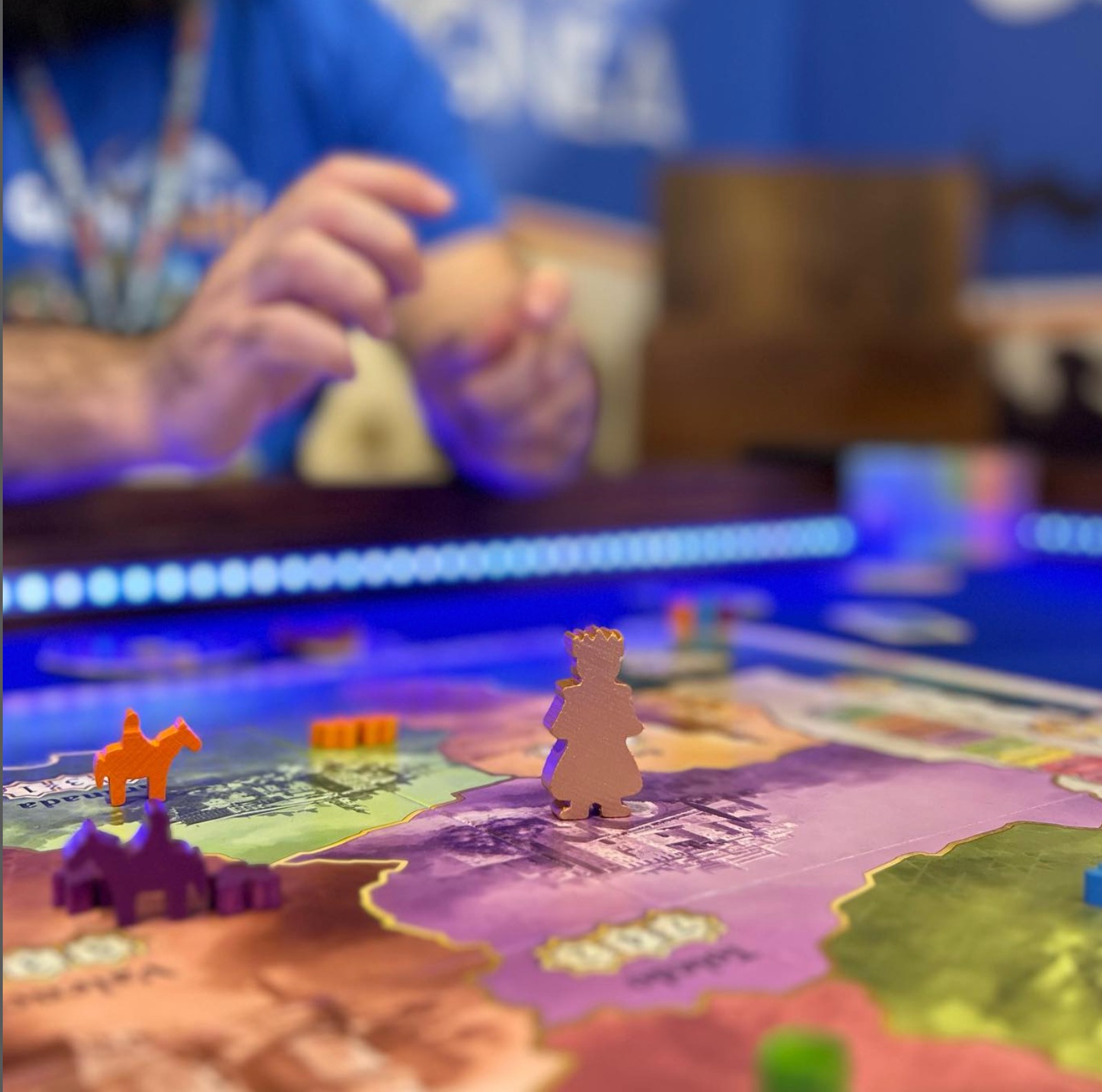 tavolo da gioco | F-Mag “Il cuore del gioco? Stare insieme”. L’appello di Giochi Uniti: cultura pop strumento per un ritorno alla condivisione reale
