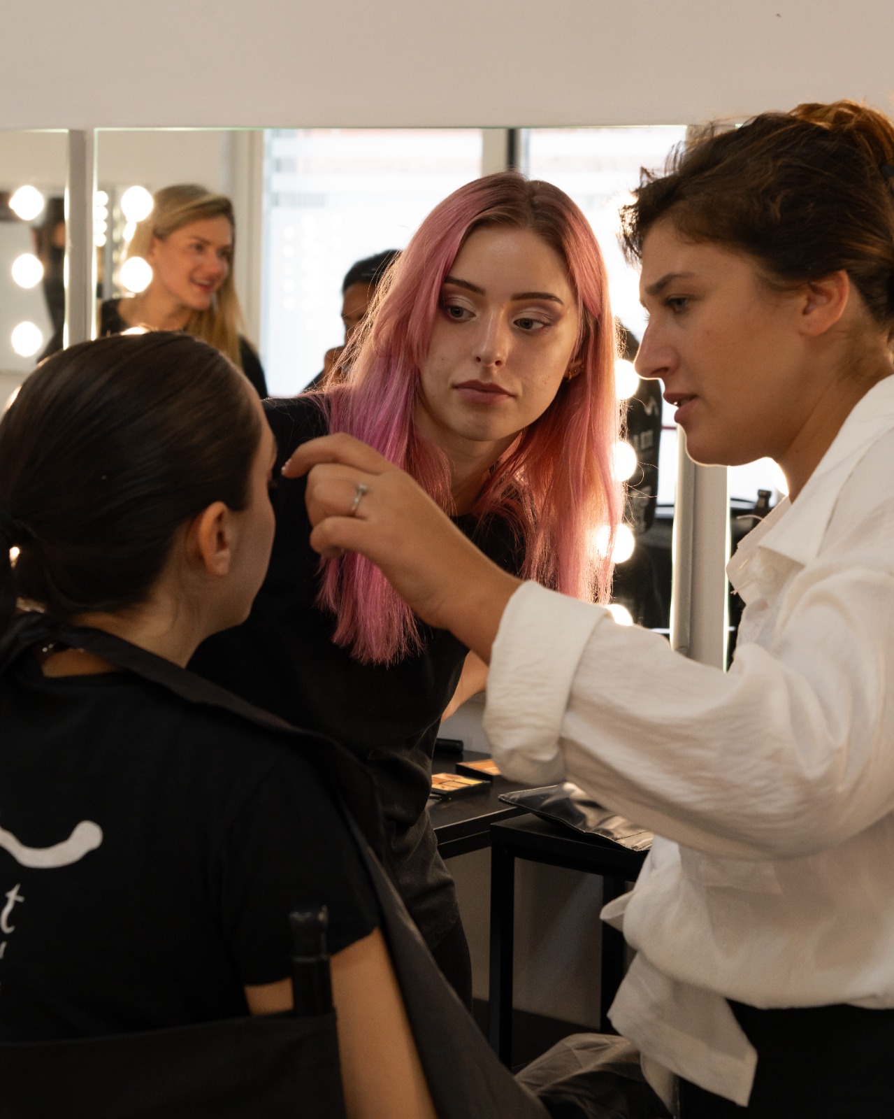 Stoccolma sceglie Napoli per la formazione nel make up: nove studentesse svedesi all’Accademia Liliana Paduano 6 | F-Mag Svedesi Erasmus Liliana Paduano 2 | F-Mag Stoccolma sceglie Napoli per la formazione nel make up: nove studentesse svedesi all’Accademia Liliana Paduano
